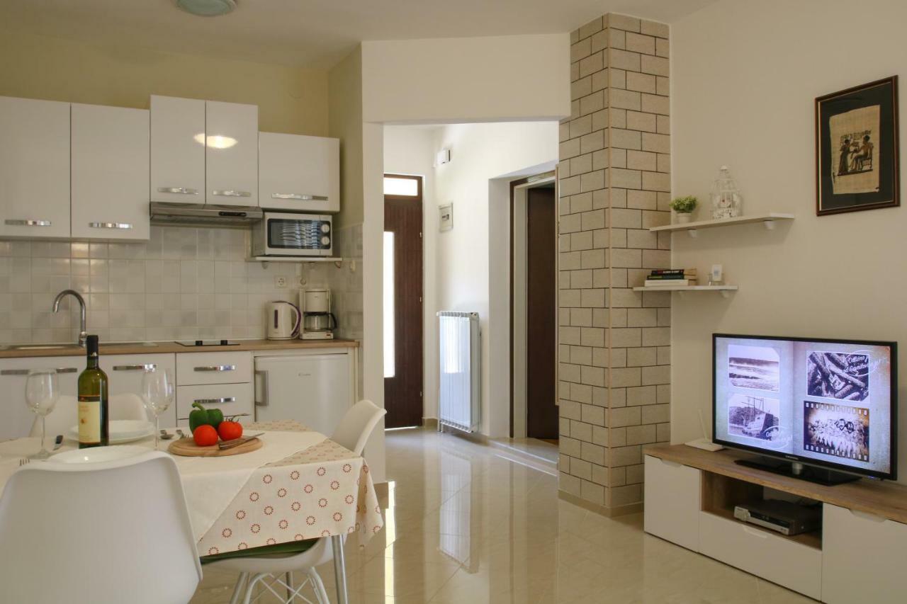 Apartments Supra Mare 라벡 외부 사진