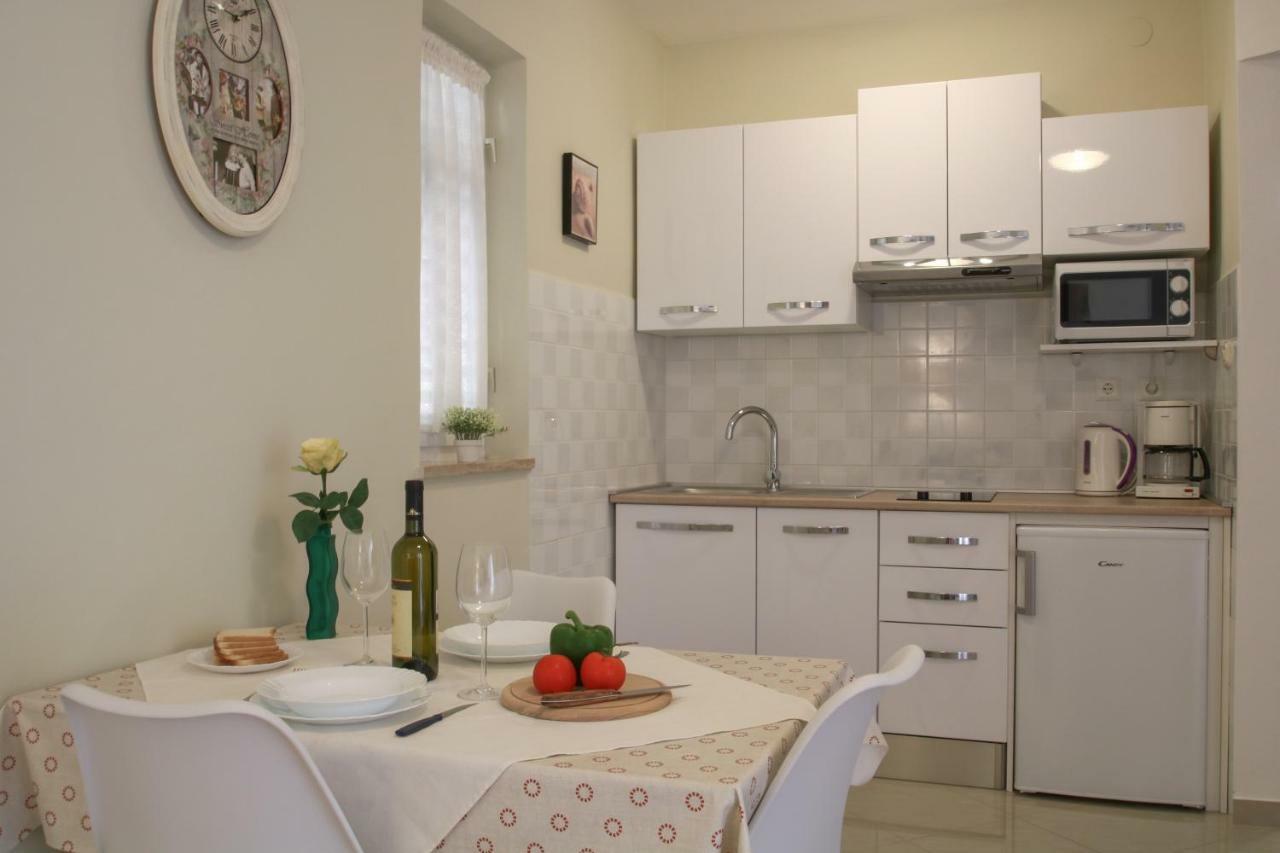 Apartments Supra Mare 라벡 외부 사진